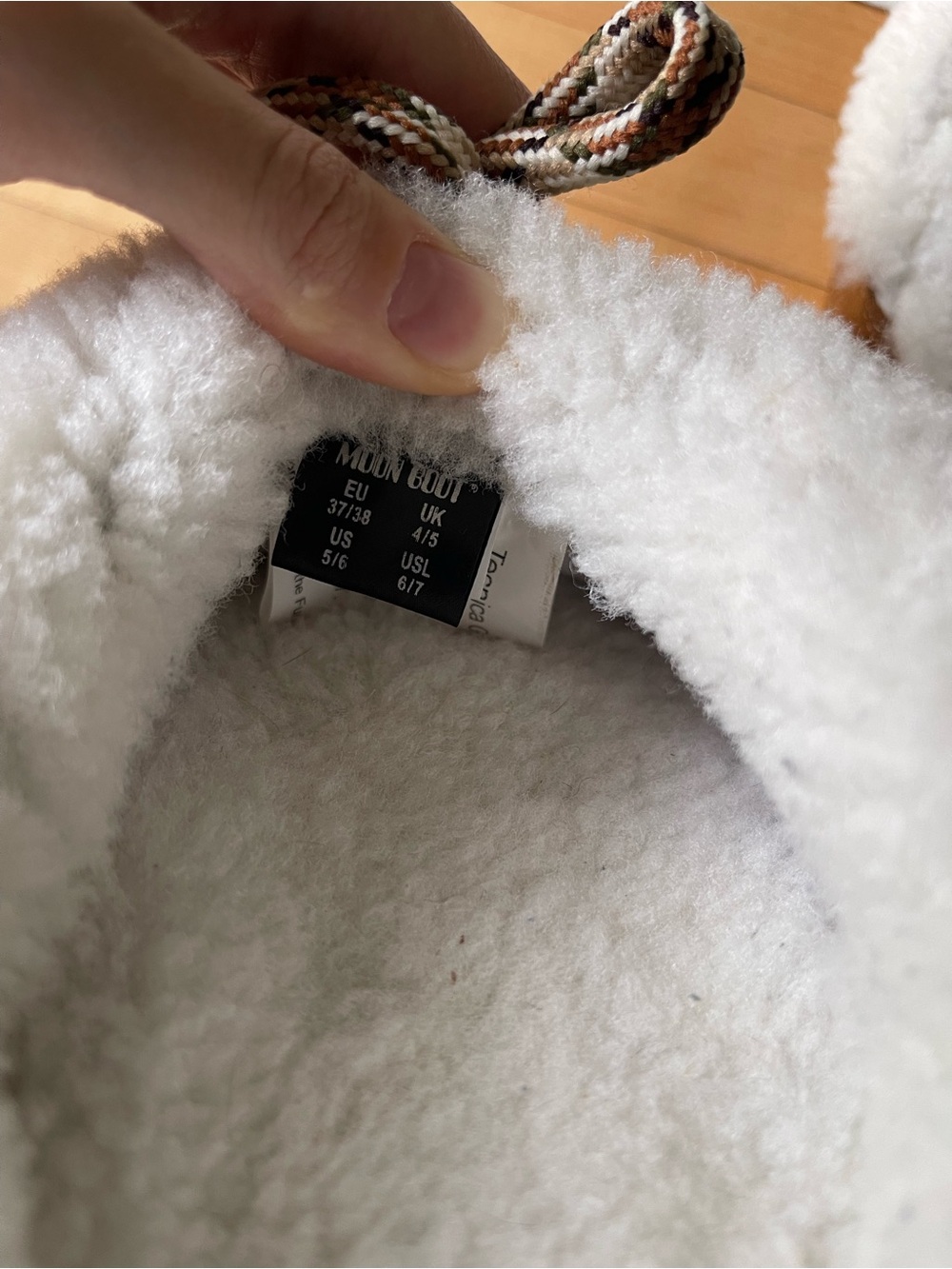 Evx Shearling Mule in Whisky & Off White - Picture 6 of 7